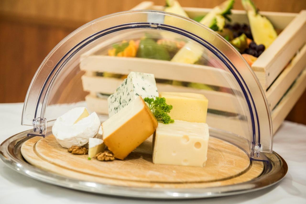 Garden Hotel Wellness Es Konferencia โซลนอค ภายนอก รูปภาพ