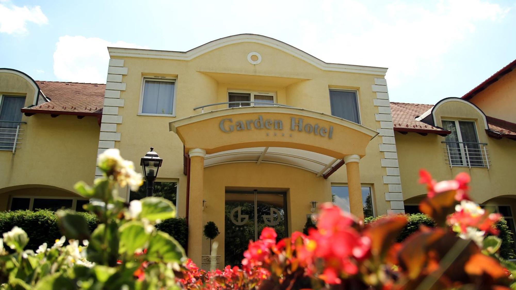 Garden Hotel Wellness Es Konferencia โซลนอค ภายนอก รูปภาพ