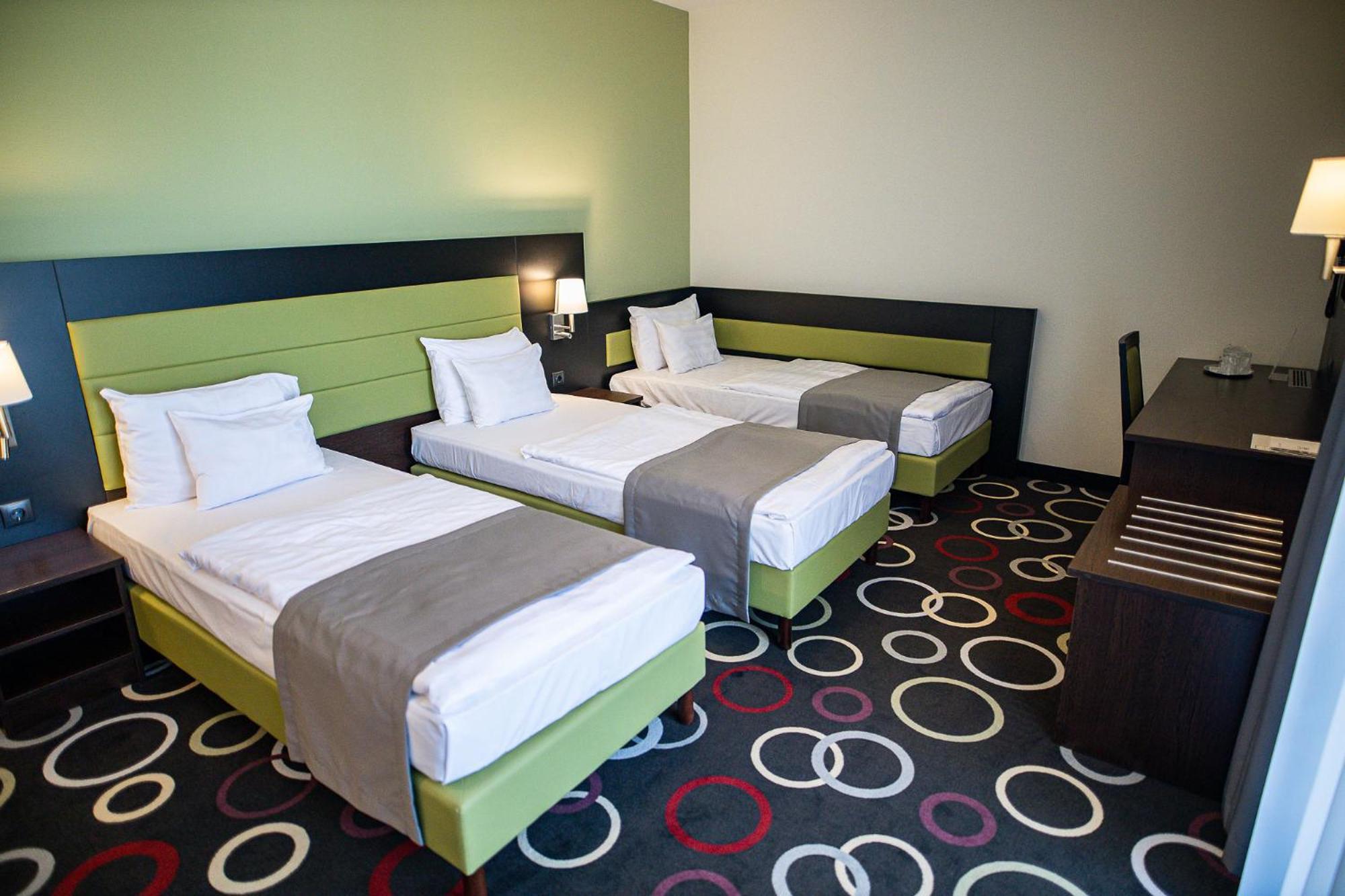 Garden Hotel Wellness Es Konferencia โซลนอค ภายนอก รูปภาพ