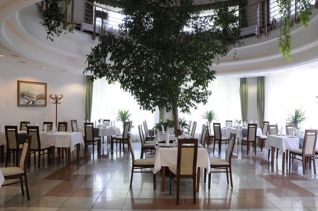 Garden Hotel Wellness Es Konferencia โซลนอค ภายนอก รูปภาพ