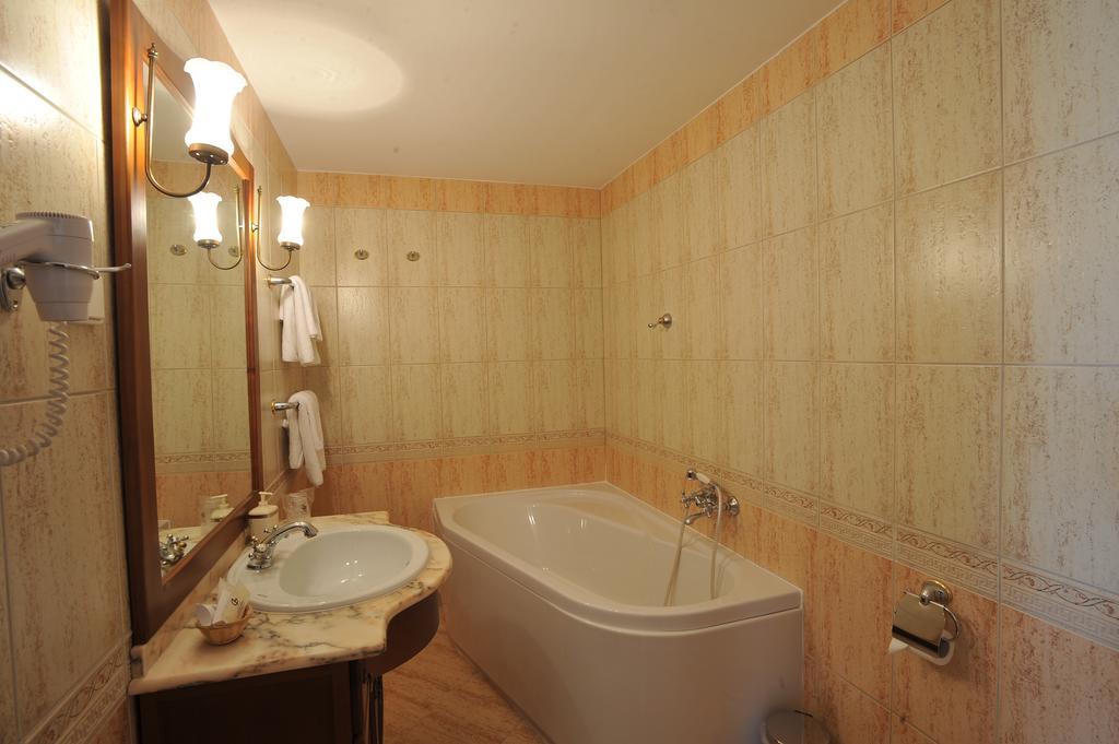 Garden Hotel Wellness Es Konferencia โซลนอค ภายนอก รูปภาพ