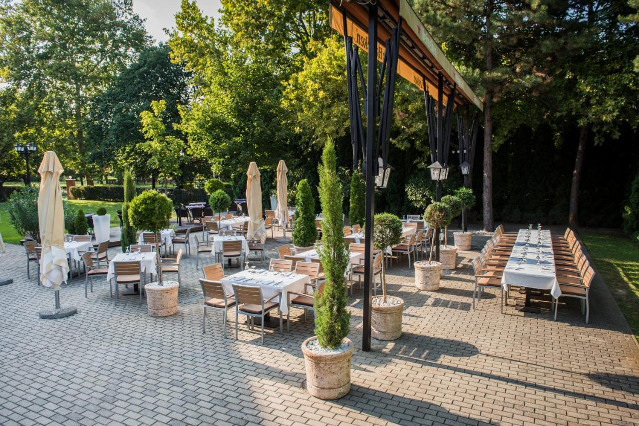 Garden Hotel Wellness Es Konferencia โซลนอค ภายนอก รูปภาพ